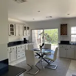 Stylish 3Bd In Beverly Hills